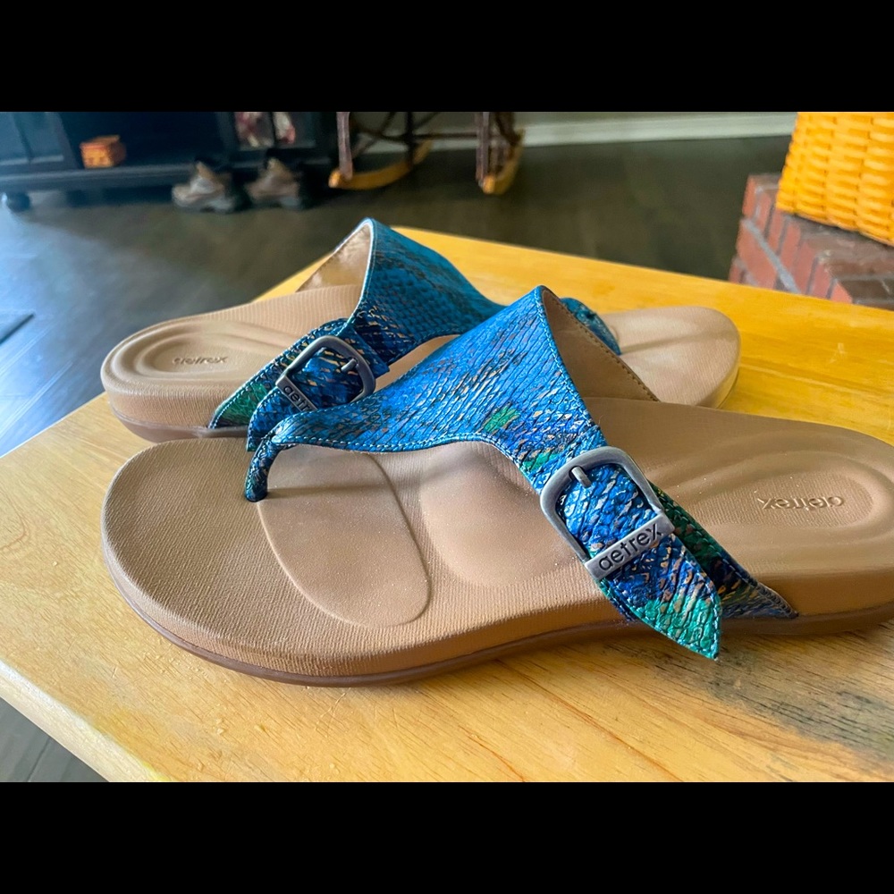Aetrex Rita adjustable thong sandals